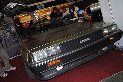 DeLorean MC 12 - DeLorean DMC 12 auto del Film Ritono al Futuro utilizzata da Michael J. Fox e Christopher Lloyd. Film della saga Ritorno al Futuro di Robert Zemeckis. Scopri le foto!