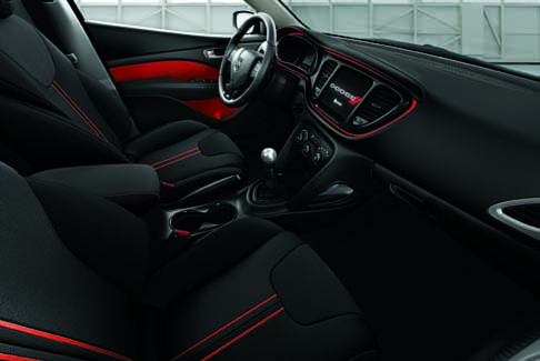 Dodge - Dodge Dart Blacktop pack cruscotto e interni width=