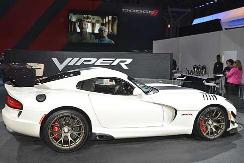 Purosangue a Confronto - Dodge Viper ACR dove ACR è l´acronimo di American Club Racer
