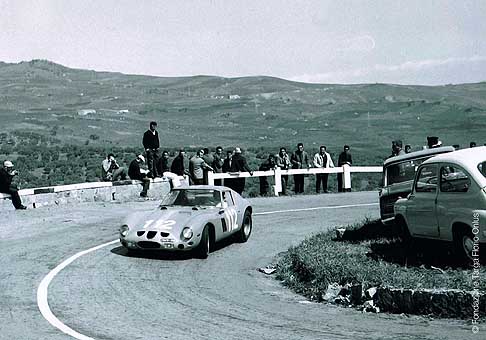 Eco Targa Florio - Archivio storico della Ferrari 250 GTO 1964 in gara Eco Targa Florio width=