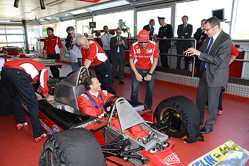 Ferrari - Ferrari 312 T4 anniversario dei 30 anni della scomparsa di Gilles Villeneve. Nella monoposto il figlio Jacques che parla con Fernando Alonso width=