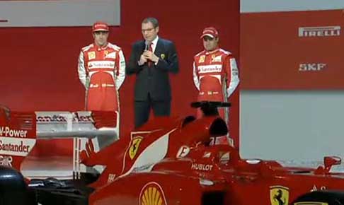 Ferrari - Ferrari F138 con Stefano Domenicali e i driver della Ferrari Fernando Alonso e Felipe Massa width=