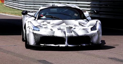 Ferrari - Ferrari “LaFerrari” in pista sul Circuito di Fiorano width=