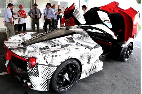 Ferrari - Ferrari “LaFerrari” test drive di Ferando Alonso a Fiorano width=