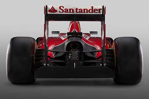 F1 Monoposto Ferrari - Ferrari SF15-T la zona posteriore rivela subito un retrotreno molto più compatto width=