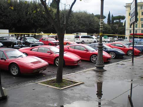 Telethon - Ferrari, Maserati, lamborghini e Rolls-Royce insime per una iniziativa nobile per la racolta fondi di Telethon width=