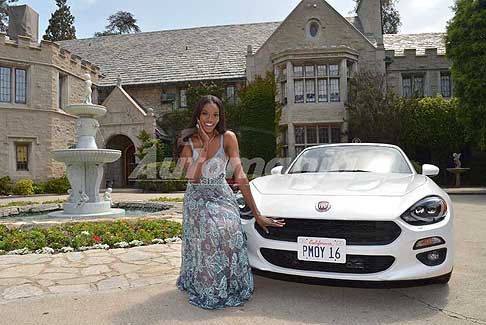 Eugena Washington - Fiat 124 spider sexy modella di Playboy con Eugena Washington