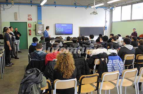 Ford Academy  - Ford Youth Academy ha come focus: la formazione si concentra sulle moderne tecnologie automobilistiche, inclusa la crescente importanza dell´elettrificazione e delle nuove tecnologie per la mobilità