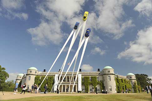 Alfa Romeo - Goodwood Festival of Speed 2013 sculpture width=