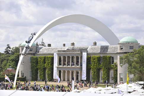 Mercedes-Benz - Goodwood Festival of Speed 2014 Sculpture Mercedes width=