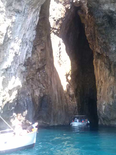 Santa Maria di Leucael Salento - Visita alle grotte in barca a S.Maria di Leuca width=