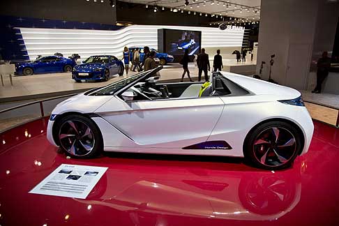 Honda - Anteprima mondiale per la Honda EV STER al Salone di Mosca MIAS 2012 width=
