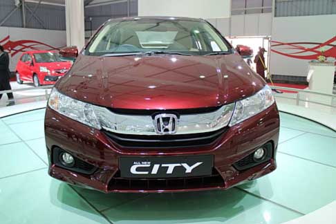 Honda - Honda city canandra anteriore al Salone di New Delhi in India width=