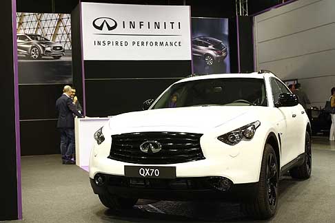 Verona Legend Car - Infiniti Q70 moderna esposta la Verona Legend Car edizione 2015 width=