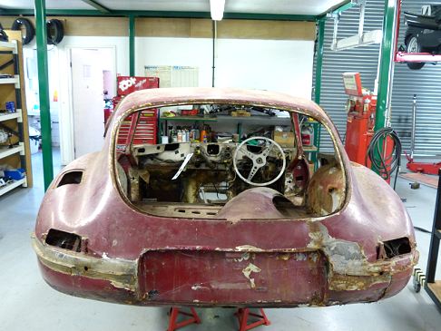 Jaguar - Jaguar E-Type Chassis 15 ritrovamento auto storica telaio 860015 width=