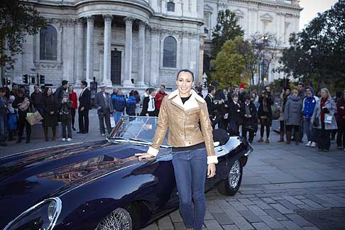 Jaguar - Jaguar E Type Lord Mayor´s Show di Londra con Jessica Ennisa width=