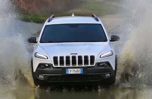 Jeep - Jeep Cherokee Trailhawk off-road con equipaggiamento completo di tutti gli accessori disponibili a listino width=