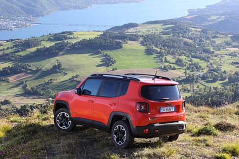 Jeep Renegade - Jeep Renegade Trailhawk versione 4X4, con cambio a 9 rapporti width=