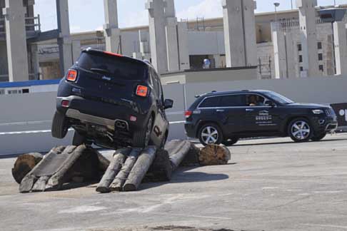 Jeep - Jeep Renegade baby suv testdrive ad ostacoli alla 78^ Fiera del Levante di Bari width=