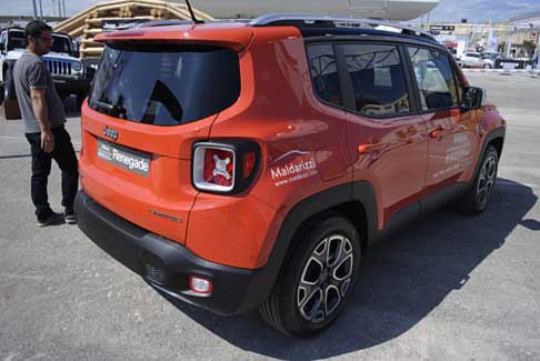 Jeep - Jeep Renegade retrotreno esposta alla Fiera del Levante 2014 width=
