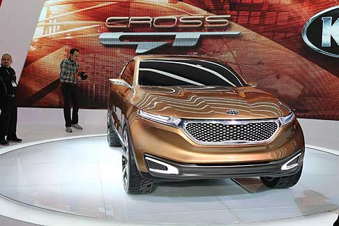 Kia - Kia Cross GT Concept at the Chicago Auto Show 2013 width=