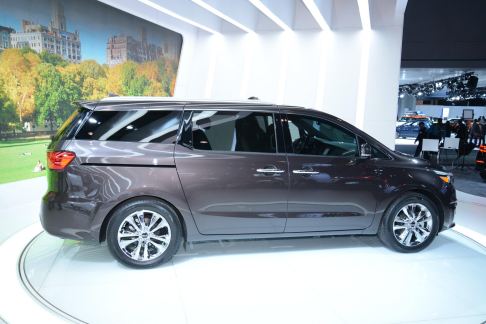 Kia Motors - Kia Sedona fiancata laterale al New York Auto Show 2014 width=