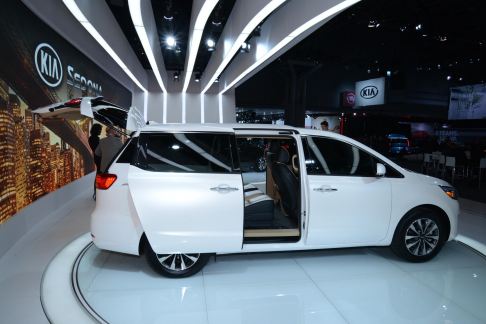 Kia Motors - Kia Sedona white multispace al New York Auto Show 2014 width=
