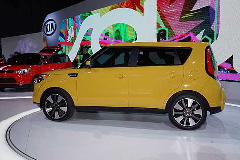 Kia Motors - Kia Soul 2014 con dimesioni maggiori in larghezza e lunghezza di 20 mm rispetto al modello precedente width=