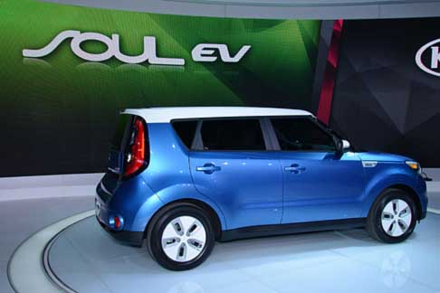 Kia Motors - Kia Soul EV auto elettrica che che Kia Motors ha deciso di lanciare sul mercato USA partendo prima da alcuni stati pilota come California, Oregon, New Jersey, Maryland width=