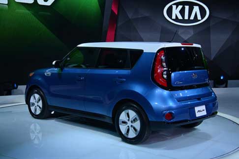 Kia Motors - Kia Soul EV retrotreno presentata a Chicago width=