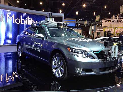 Lexus - Lexus LS600h pilota automatico al CES 2013 di Las Vegas 2013 width=