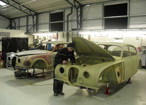 Ian Callum - Mark 2 by n.2 CMC Replica della Jaguar MKII width=