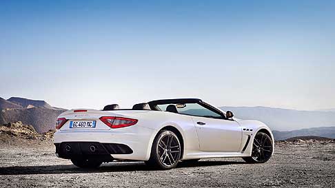 Maserati - Maserati GranCabrio MC con motore V8 4.7 litri da ben 450 CV e 510 Nm (rispettivamente 10 CV e 20 Nm rispetto alla GranCabrio Sport) width=