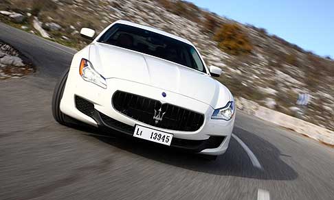 Maserati - Maserati Quattroporte edizione 2013 calandra della berlina di lusso width=