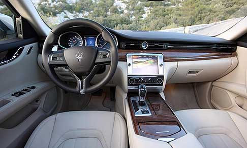 Maserati - Maserati Quattroporte 2013 interni plancia centrale. Lussuosi interni Maserati Quattroporte width=