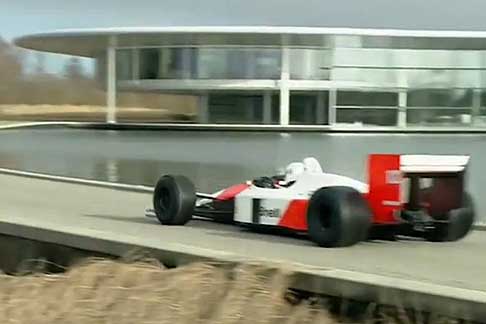 McLaren - McLaren MP4 / 4 del grande Ayrton Senna width=