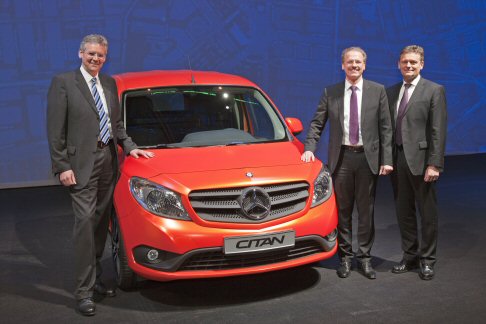 Mercedes - In alternativa alle porte posteriori di serie, Mercedes-Benz offre il Citan con un portellone dall'ampia apertura. width=