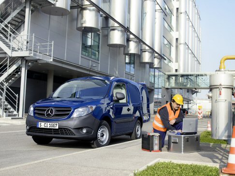 Mercedes - La gamma delle unità si affida a tre potenti turbodiesel ad iniezione diretta da 55 kW (75 CV) a 81 kW (110 CV) di potenza e un brillante motore a benzina sovralimentato da 84 kW (114 CV). width=