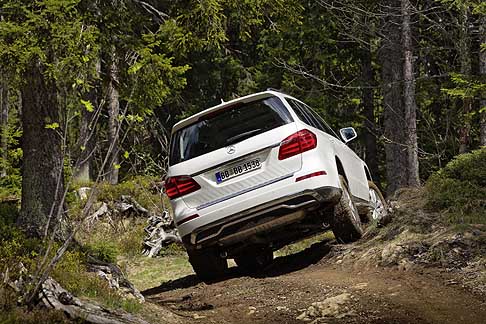 Mercedes - Mercedes-Benz GL Class avventura nello sterrato width=
