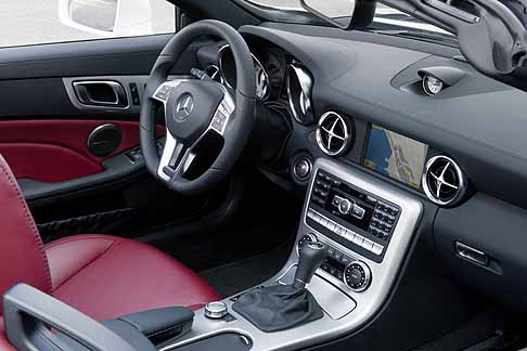 Mercedes-Benz - Interni raffinati della nuova Mercedes SLK 250 CDI width=