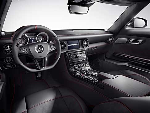 Mercedes-Benz - Mercedes SLS AMG GT interni e cruscotto centrale width=