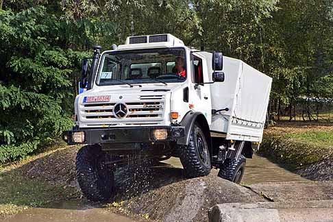 Daimler - Mercedes-Benz Unimog width=