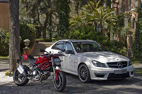 Mercedes-Benz - Partnership tra Mercedes AMG e Ducati con la Mercedes Classe C 63 AMG e Ducati Monster 1100 EVO width=