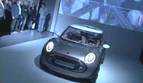 Mini - Anteprima italiana della Mini Rocketman Concept evento presso l’Istituto Europeo di Design per la moda milanese width=
