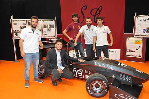 Supercar apre i batenti - Monoposto Universita di Roma con Giancarlo Fisichella e gli studenti della Sapienza di Roma a Supercar.jpg width=