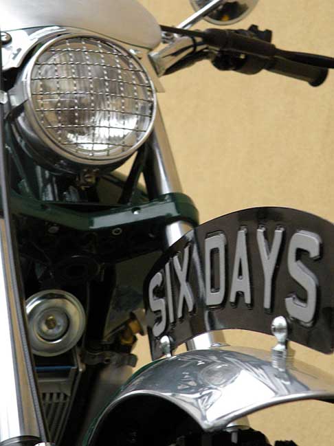 Bylot - Moto Bylot Six Days dettaglio faro width=