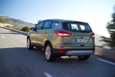 Ford - Ford Kuga MY 2013 con 3 motori diesel con tre livelli di potenza 114 CV, 138 CV e 161 CV. Due i motori a benzina: 148 CV e 178 CV width=