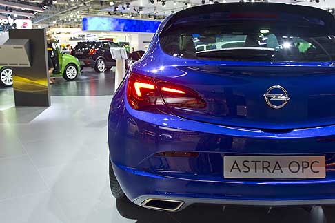 Opel - Opel Astra OPC dettaglio posteriore al Salone Internazionale di Mosca width=