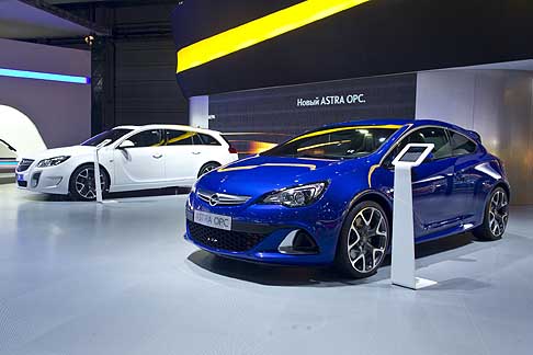 Opel - Opel Astra Sports Tourer white e Opel Astra OPC Danil Kolodin MIAS width=