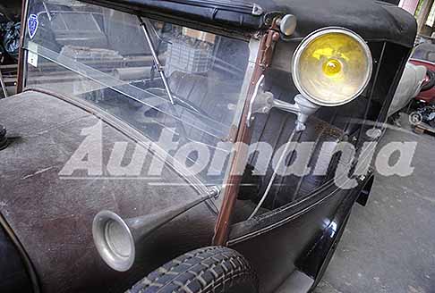 Scoperte Auto da sogno - Peugeot 172 R - 1927 dettaglio faro e clacson d´epoca a soffietto da palla